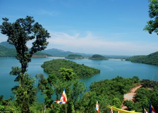 BIRD WATCHING IN BACH MA NATIONAL PARK 2 DAYS 1 NIGHT